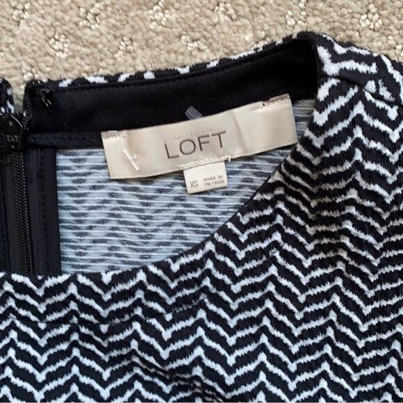 Loft dress. Size XS. Excellent condition. Black and white color - Picture 2 of 9